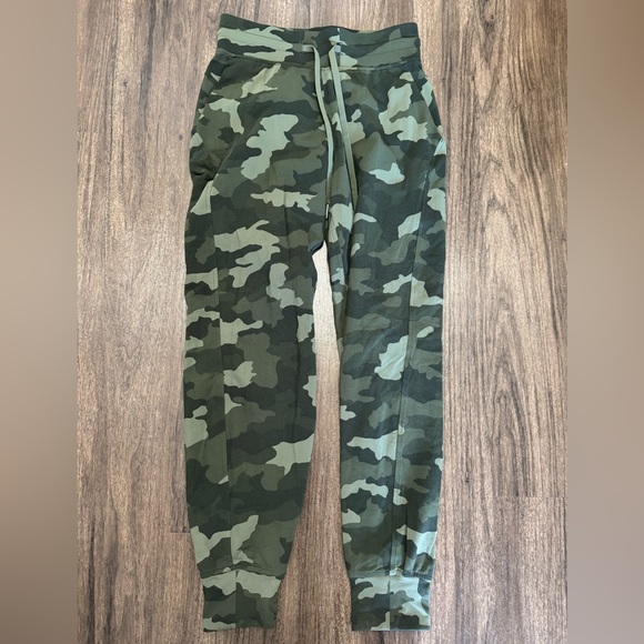 lululemon athletica Pants - Camo Lulu joggers